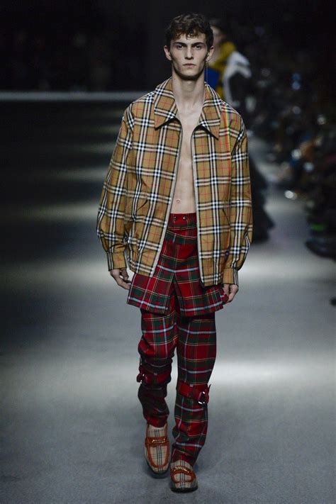 burberry saldi 2018|Burberry Fall 2018 Menswear Fashion Show .